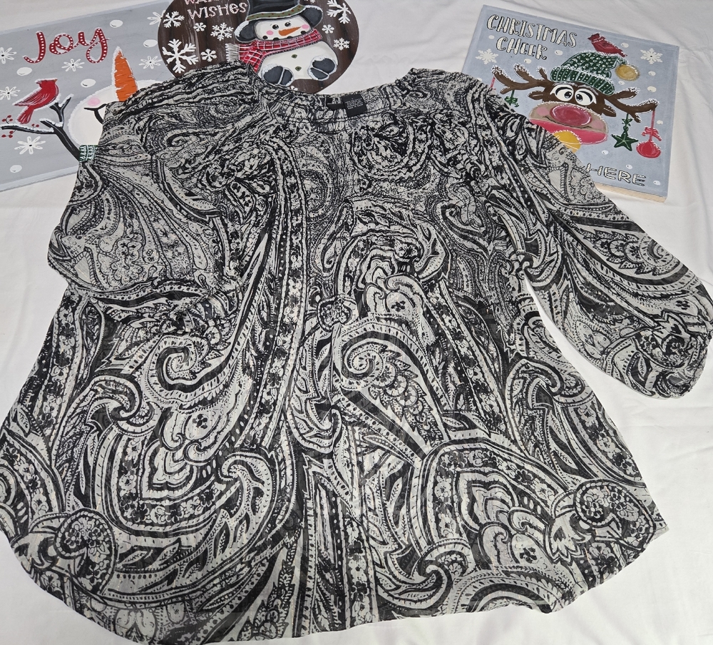 New Directions Black and White Paisley Blouse
